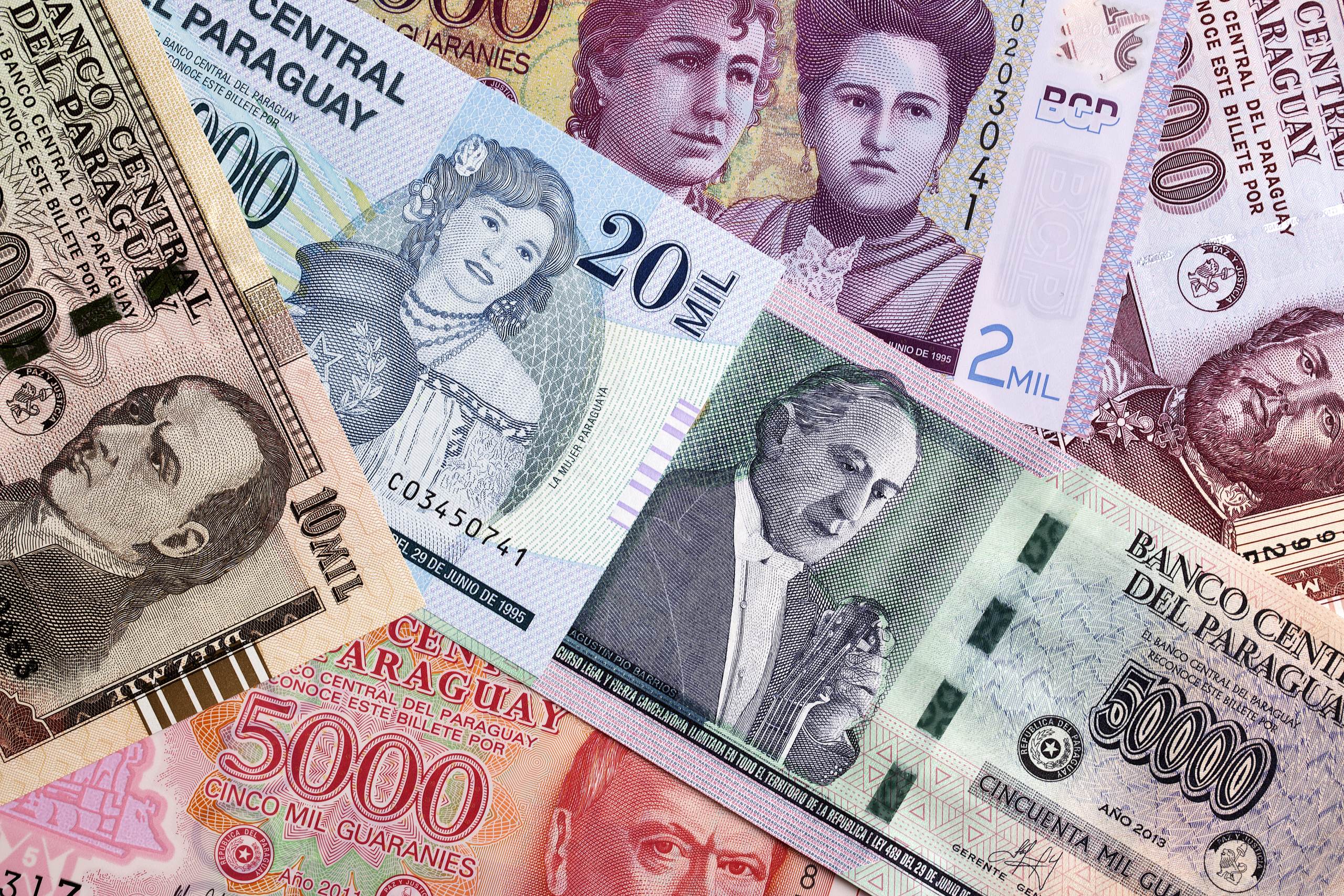 596 USD