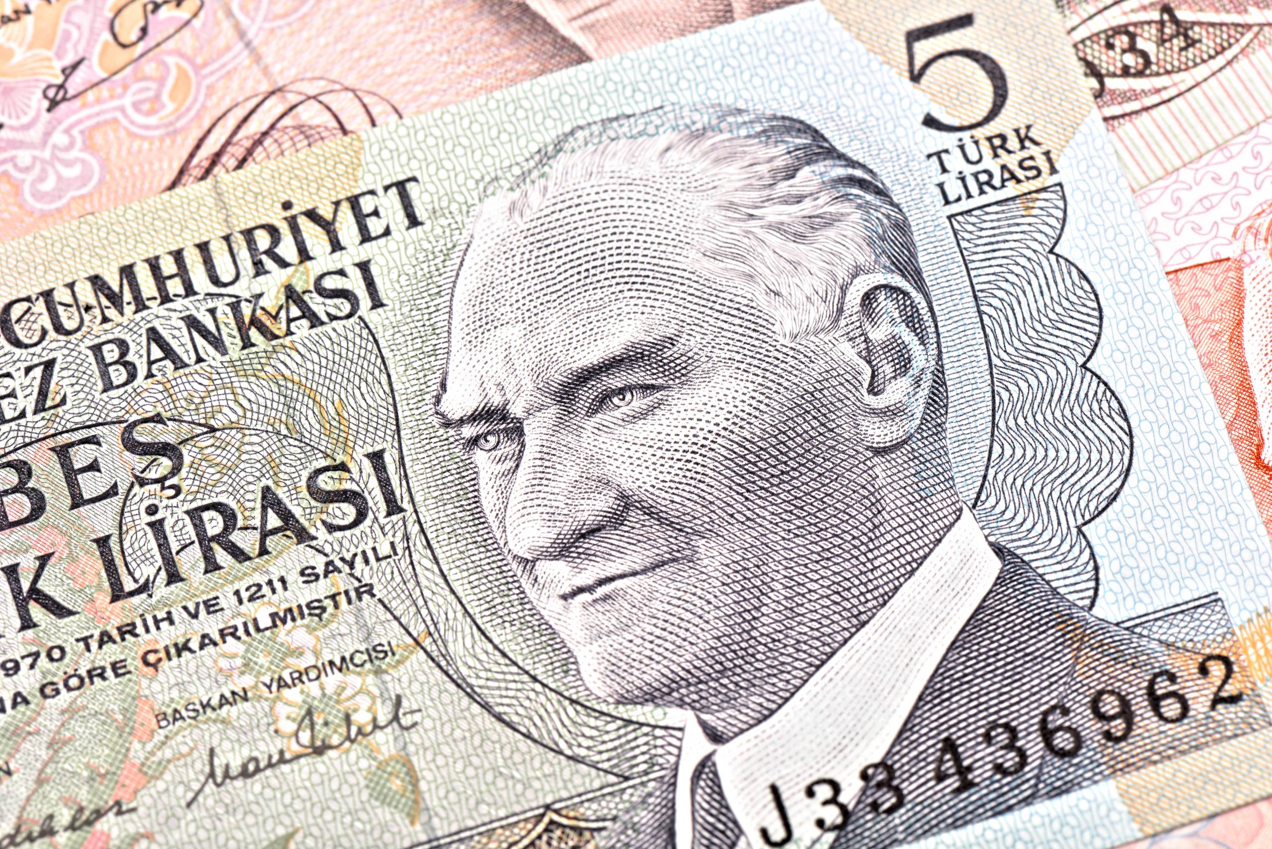 739 EUR