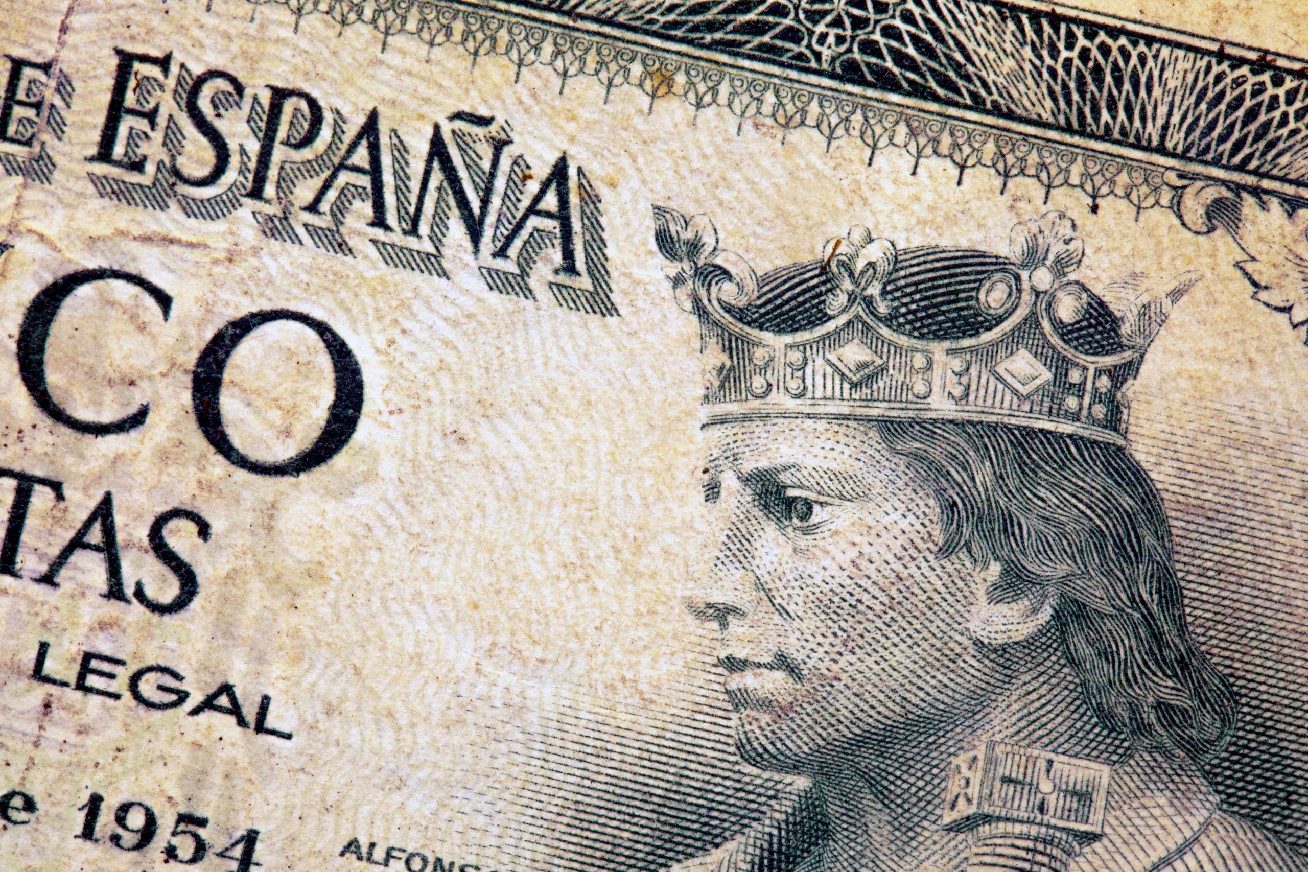 743 EUR