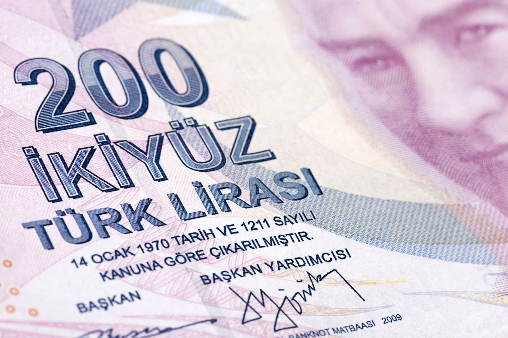 Turecká centrální banka snížila základní úrok o jeden bod na 39,5 procenta