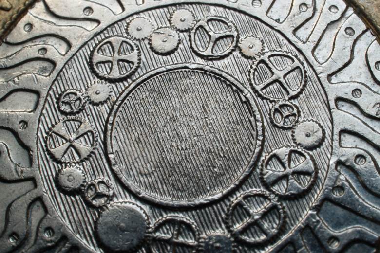 Britská centrální banka sazby nezměnila, zpomalí odprodej dluhopisů