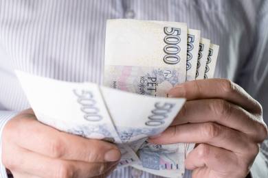 Průzkum: Podíl Čechů, kteří ušetří měsíčně přes 5000 Kč, stoupl na 27 procent