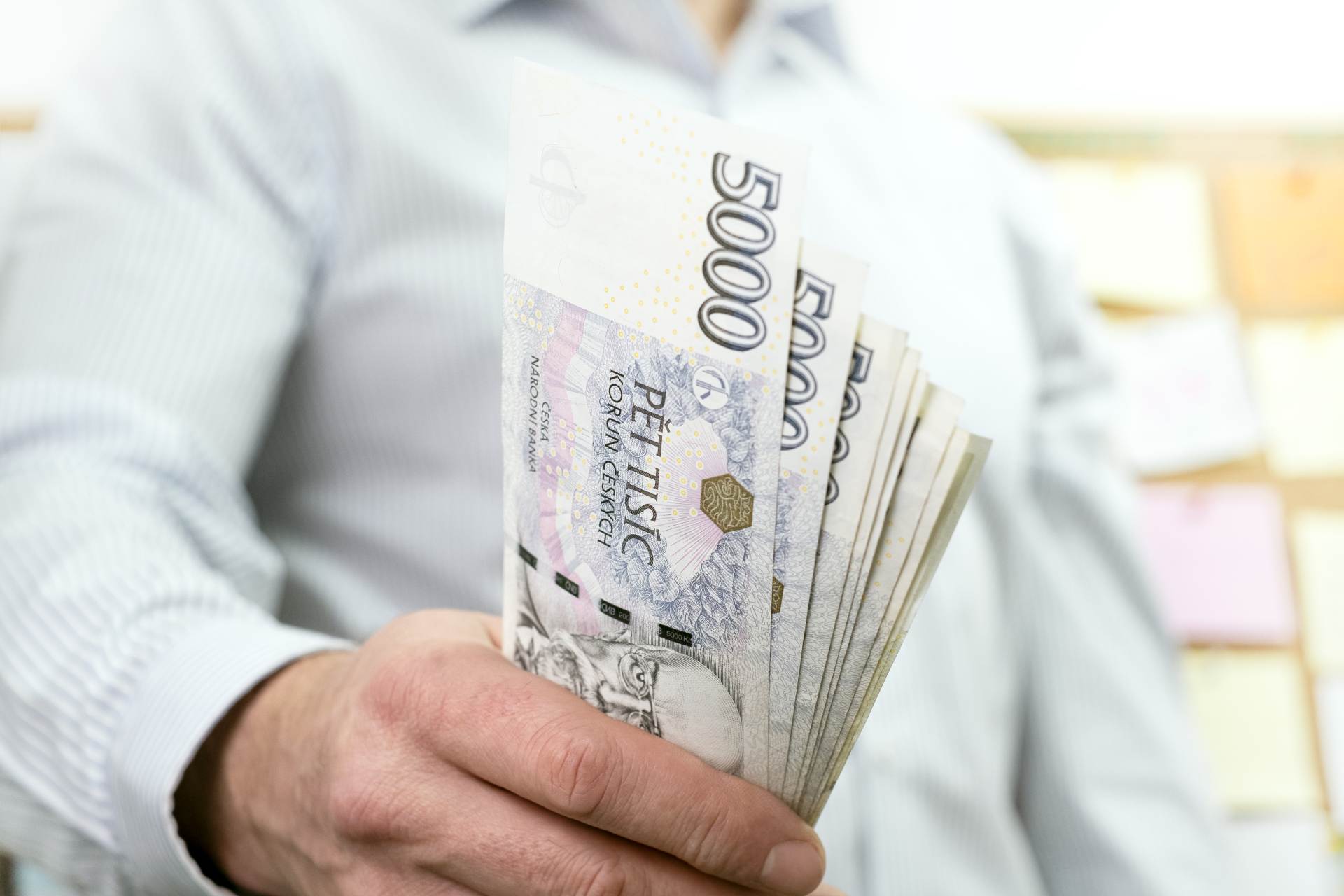 Průzkum: Češi si více vytváří finanční rezervy, přes 5000 Kč si už spoří třetina