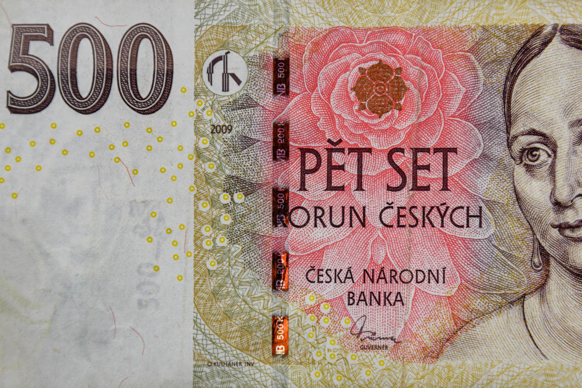 ČNB: Dluhy domácností v ČR u bank v listopadu stouply na 2,565 bilionu Kč