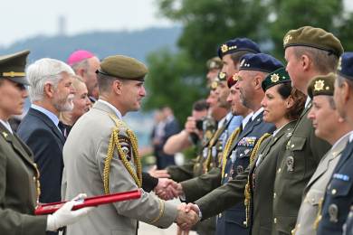 Černochová: Svět není bezpečné místo. Armáda má podle ní obrovskou důvěru