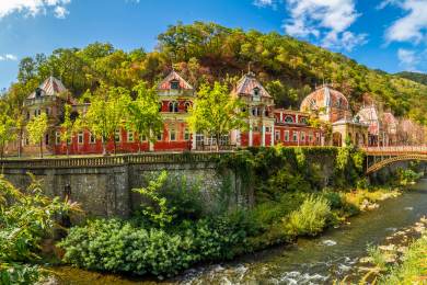 AFP: Dobrovolníci v Rumunsku bojují za záchranu proslulých lázní