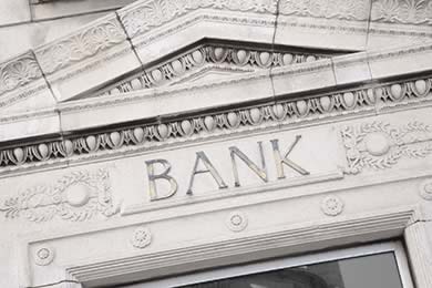 Centrální banky nakupují zlato v rekordních objemech, zájem je i v Česku