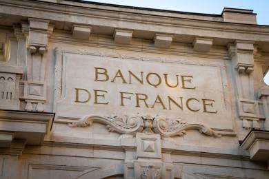 Guvernér francouzské centrální banky předčasně odstoupí z funkce
