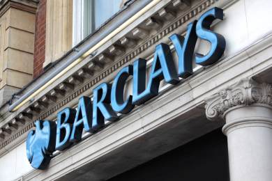 Reuters: Britská banka Barclays plánuje propustit 400 lidí