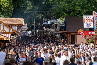 Erlangen nechtěl na slavnostech lascivní písně, nyní se zpívají zvláště hlasitě