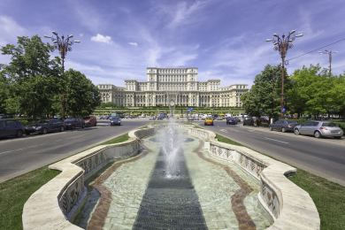 Bukurešť chce, aby Luis Vuitton uznal, že v kolekci vycházel z rumunských tradic