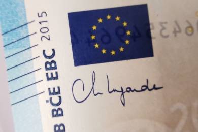 FT: Šéfka ECB dostala odměnu od BIS 140.000 eur navzdory zákazu od ECB