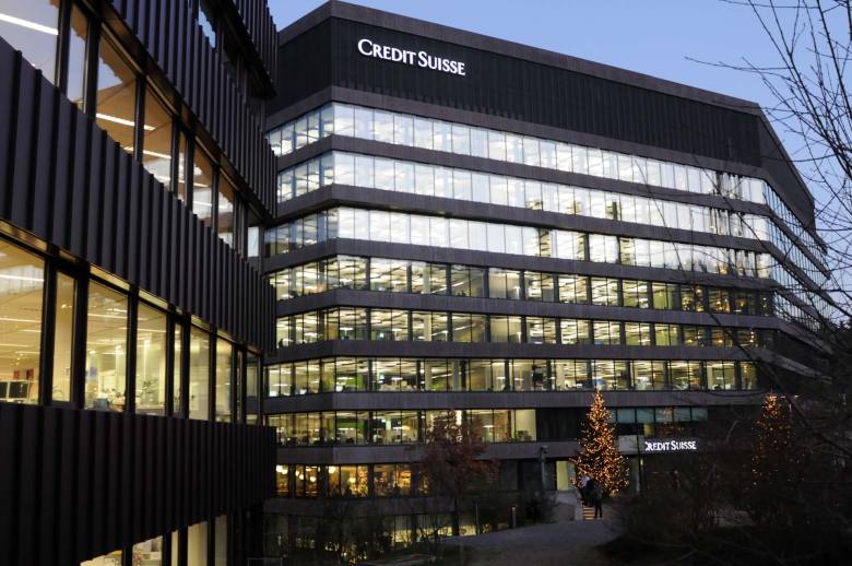 Šéf banky Credit Suisse se akcionářům omluvil za znehodnocení jejich majetku