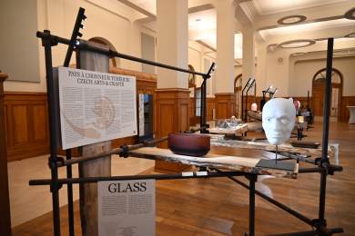 Lucemburská výstava představuje na 40 českých umělců, zahájila ji velkovévodkyně