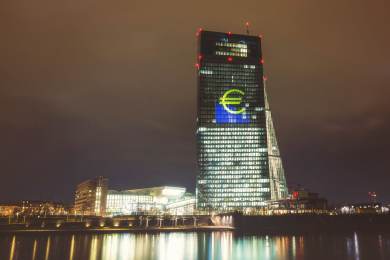 ECB úroky opět nezměnila, zlepšila však výhled pro ekonomiku eurozóny