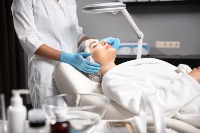 Šmucler: Trendem estetické medicíny už není jen zpomalení, ale prevence stárnutí