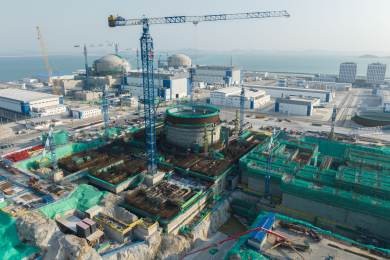 Rusko postaví v Íránu čtyři jaderné elektrárny za 25 miliard USD