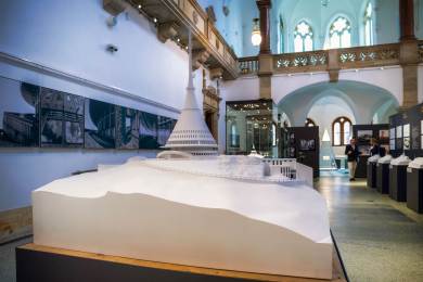 Muzeum v Liberci ukazuje, jak mohl Ještěd vypadat, kdyby nevyhrál Hubáčkův návrh