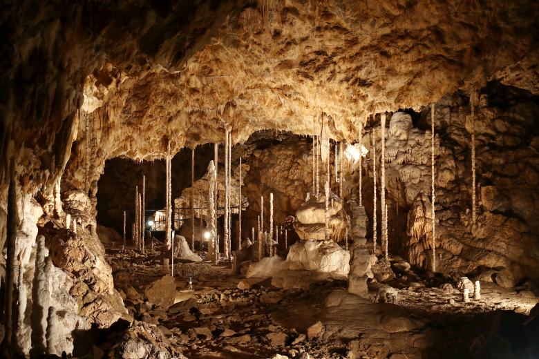 Vědci datovali další pravěké kresby z Kateřinské jeskyně staré 5200 až 6500 let