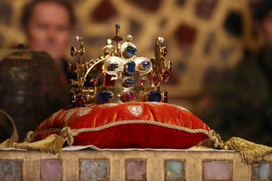 Letošní výstava korunovačních klenotů na Hradě se zaměří na drahokamy