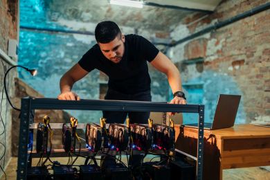 ČR banky měna internet zákon sněmovna