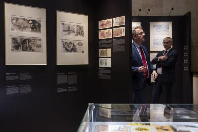 Výstava věnovaná Kulhánkovi představí příběhy bankovek i díla z jeho života