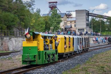 Ve skanzenu Mayrau je nově obnovená úzkorozchodná dráha, pokračuje úprava areálu
