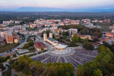Poutní místo Medjugorje v Bosně někdo poničil, úřady zadržely muže