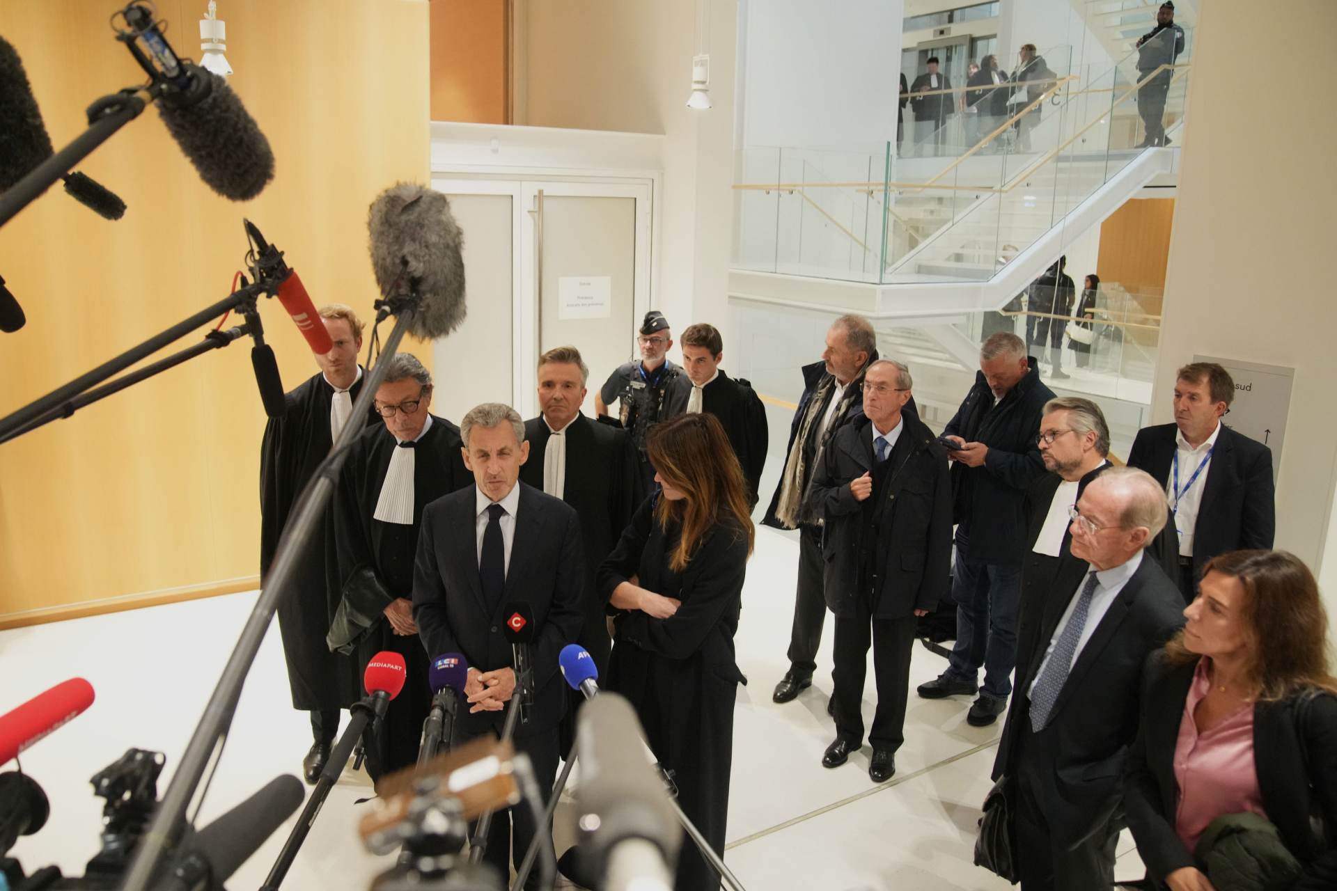 Francouzský exprezident Sarkozy by si mohl odpykávat trest v proslulém vězení