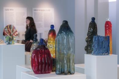 Hlava patří mezi nejvýznamnější skláře, jeho díla se prodávají i za statisíce