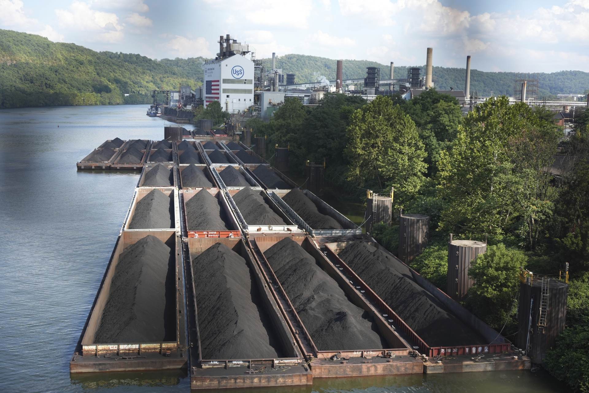 Jeden člověk zahynul při explozi v koksovně ocelárny U.S. Steel u Pittsburghu