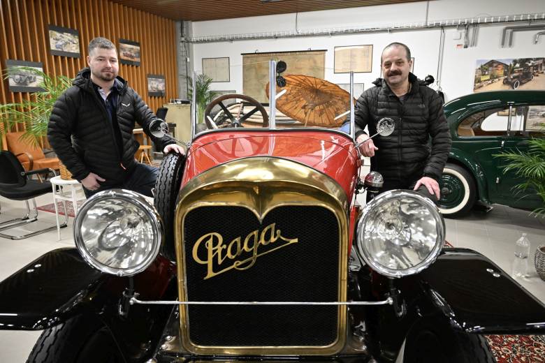 V napajedelském soukromém muzeu byly k vidění předválečné vozy a motorky Praga