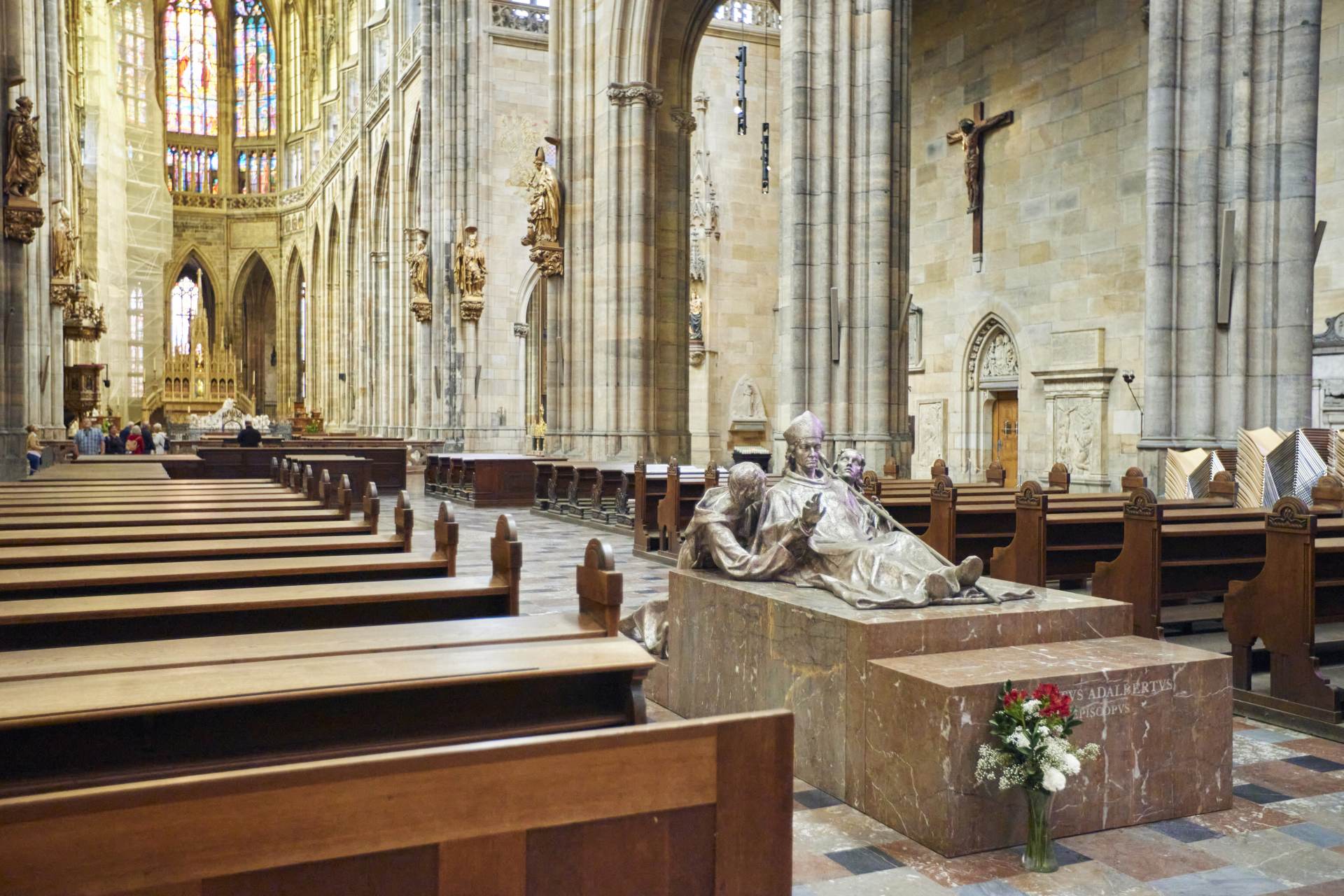 Kameníci a restaurátoři začali s opravami pískovce na katedrále sv. Víta