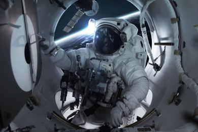 BBC: Roční pobyt ve vesmíru může ovlivnit svaly, mozek či střevní mikroflóru