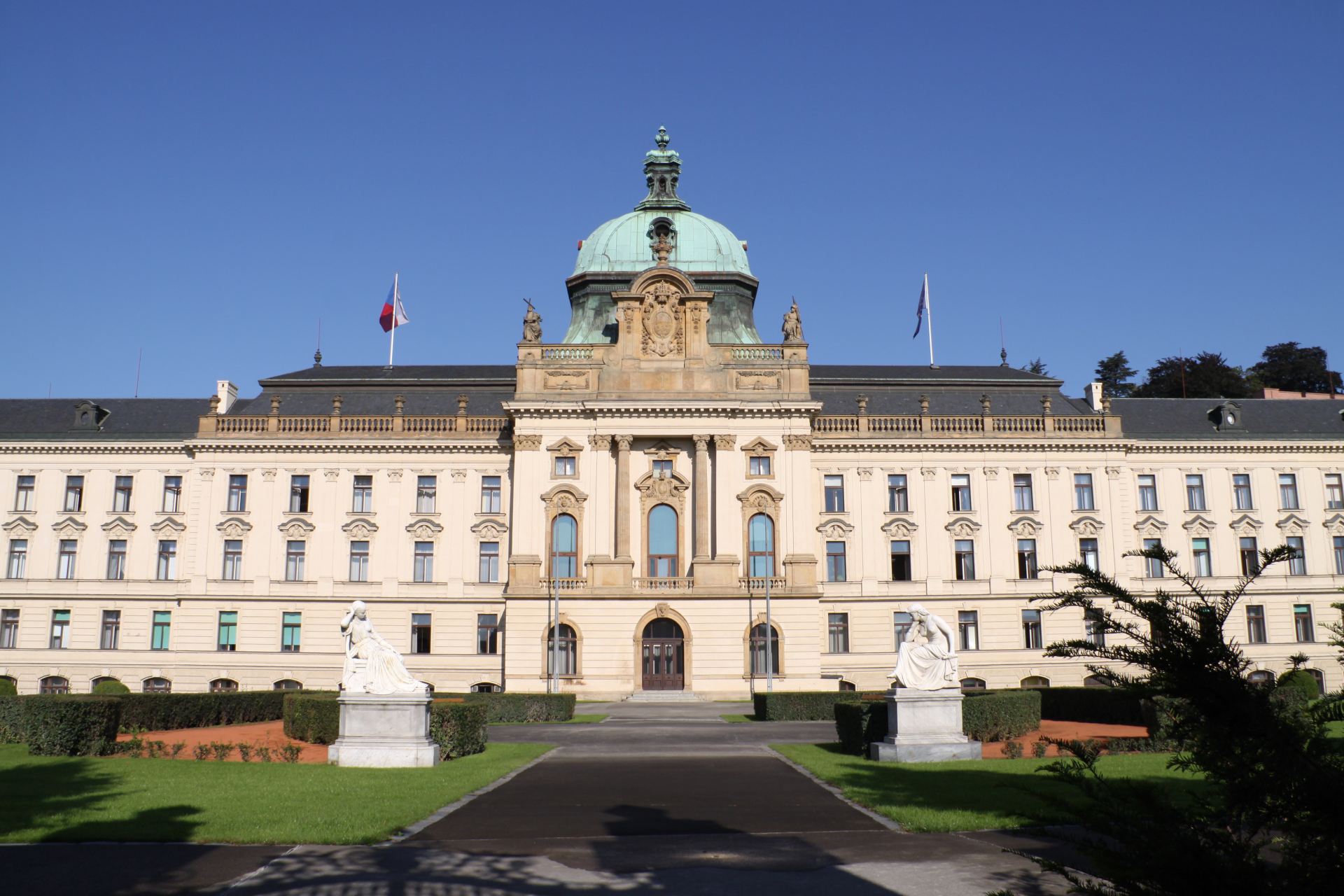  ČR Ukrajina Rusko parlament diplomacie vláda Fiala 