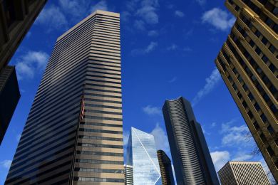 JP Morgan a Wells Fargo meziročně zvýšily zisk, těžily z růstu úrokových výnosů