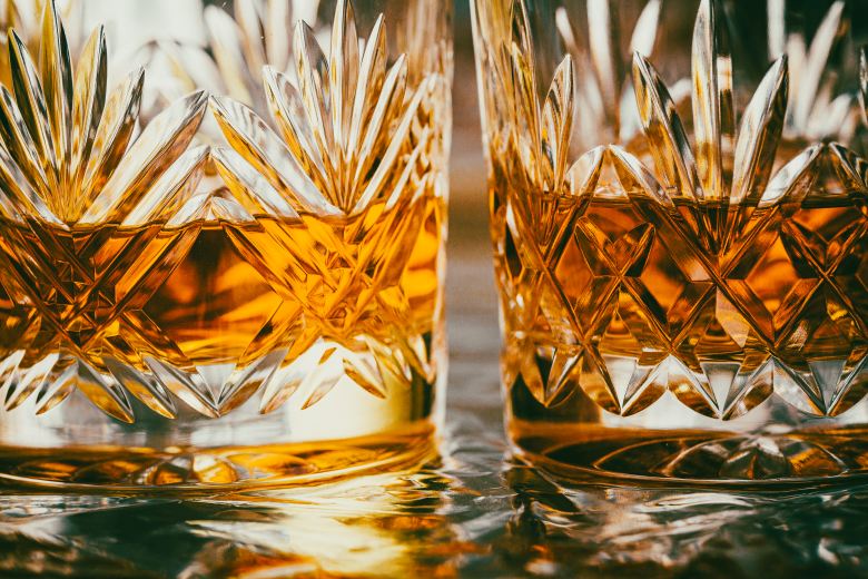 Vzácná láhev whisky Macallan jde do aukce, cena se odhaduje na desítky milionů Vzácná láhev whisky Macallan jde do aukce, cena se odhaduje na desítky milionů