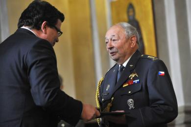 Ve věku 92 let zemřel generál Čeřovský, disident a signatář Charty 77