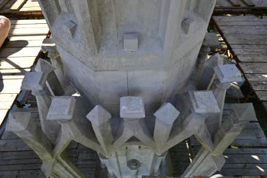Restaurátoři čistí a opravují Zderadův sloup v brněnské Křenové ulici