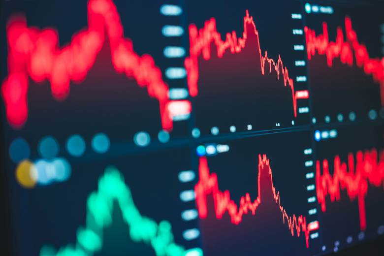 Akcie v Evropě oslabují, ty německé po volebním vítězství konzervativců zpevňují