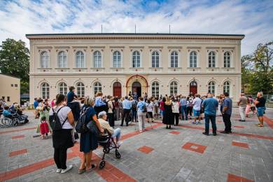 Rodinu Placzkových připomínají v Alexovicích kameny zmizelých, kniha i vila