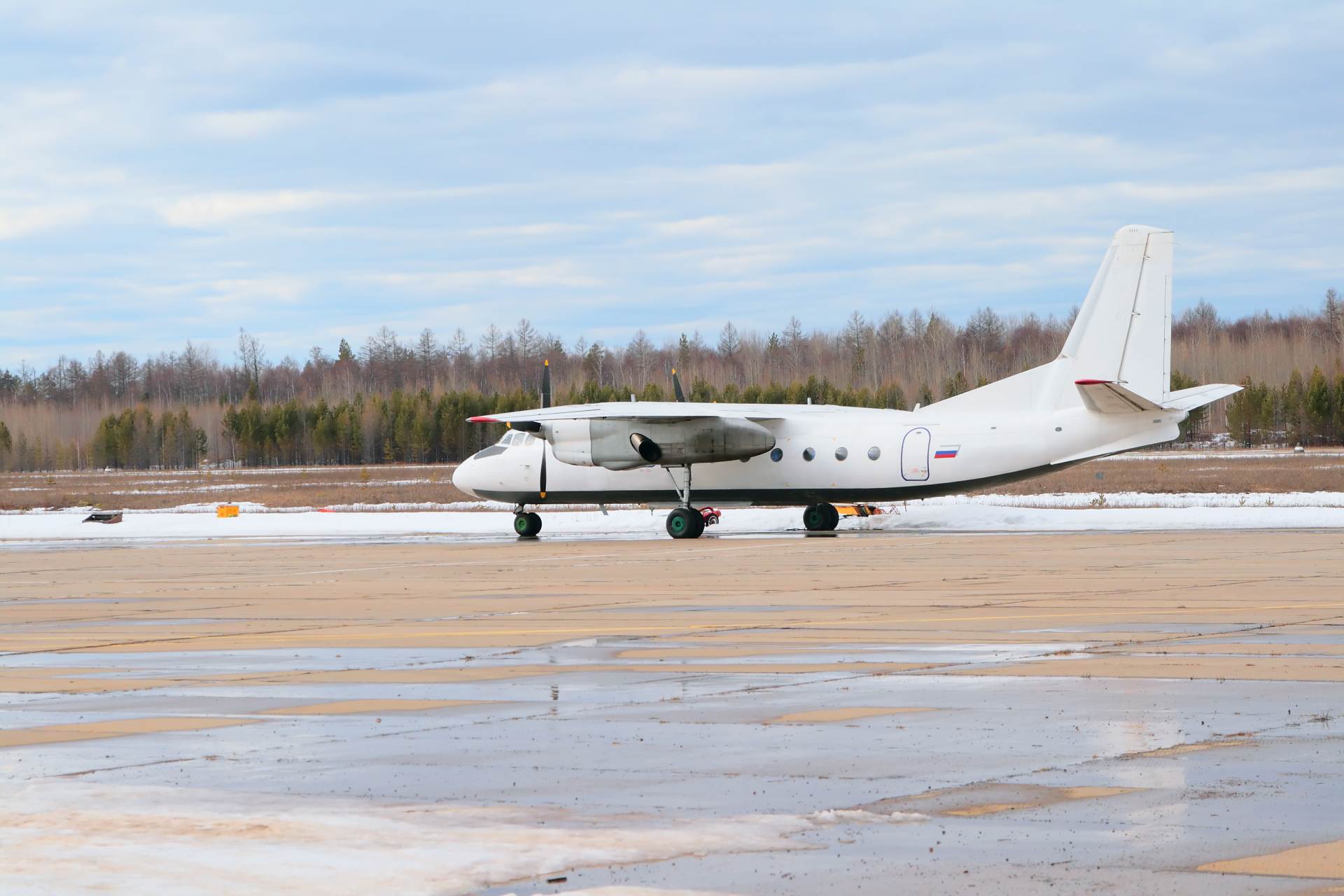 V Rusku se zřítilo letadlo An-24, nikdo z padesátky lidí na palubě nepřežil