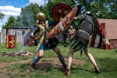 Archeopark Všestary se vrátil do doby Římanů s gladiátory a kavalerií Archeopark Všestary se vrátil do doby Římanů s gladiátory a kavalerií