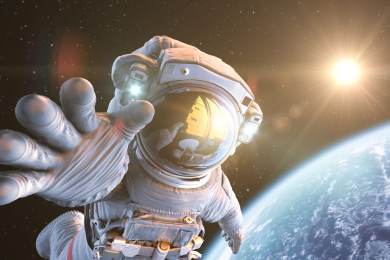 Zamilovaná 80letá Japonka poslala milion jenů muži vydávajícímu se za astronauta