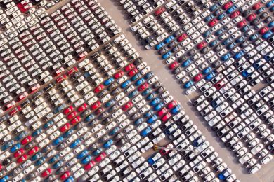 Experti: Zahraniční obchod táhl vývoz aut a nižší ceny dovážené ropy a plynu