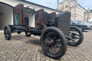 Výstava u lánského zámku představuje automobily Václava Havla
