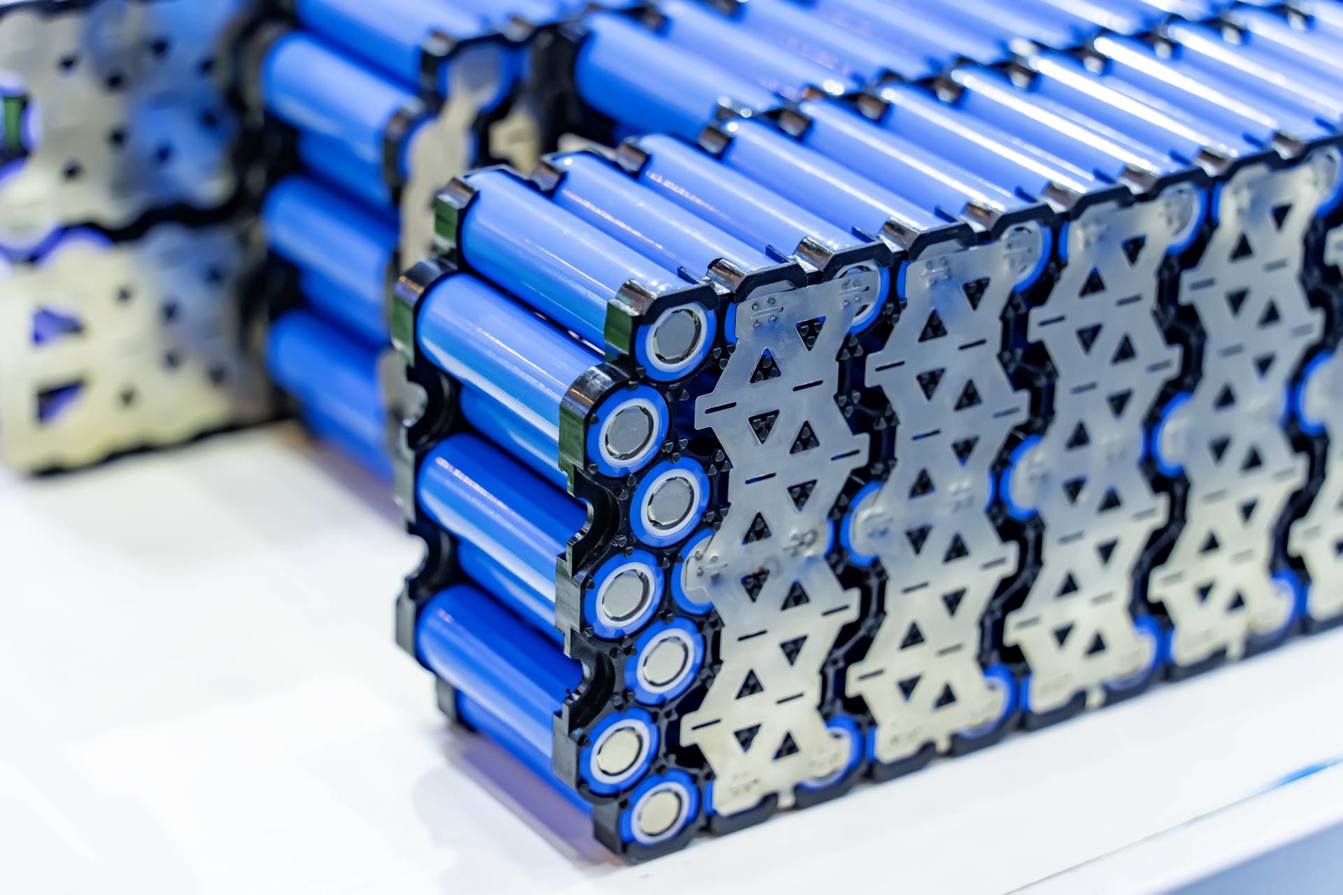 Akcie výrobce baterií pro elektromobily LGES debutovaly silným růstem