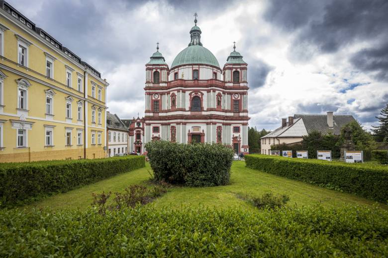 Neznámý pachatel ukradl z baziliky v Jablonném v P. lebku svaté Zdislavy Neznámý pachatel ukradl z baziliky v Jablonném v P. lebku svaté Zdislavy