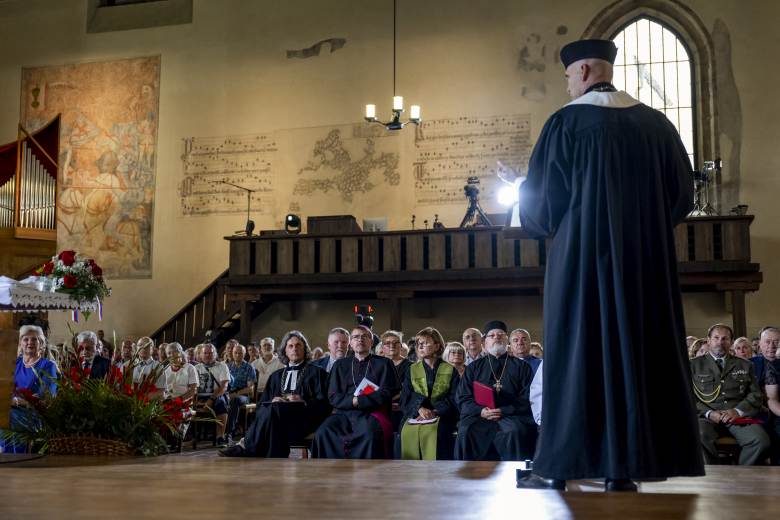 Lidé si v Betlémské kapli připomněli výročí upálení mistra Jana Husa Lidé si v Betlémské kapli připomněli výročí upálení mistra Jana Husa