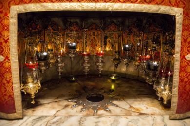 Skauti dnes přivezli z Rakouska do Česka tzv. betlémské světlo